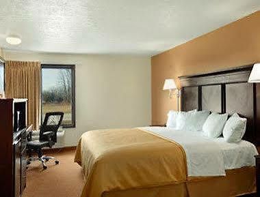 Howard Johnson By Wyndham Appleton Exterior photo