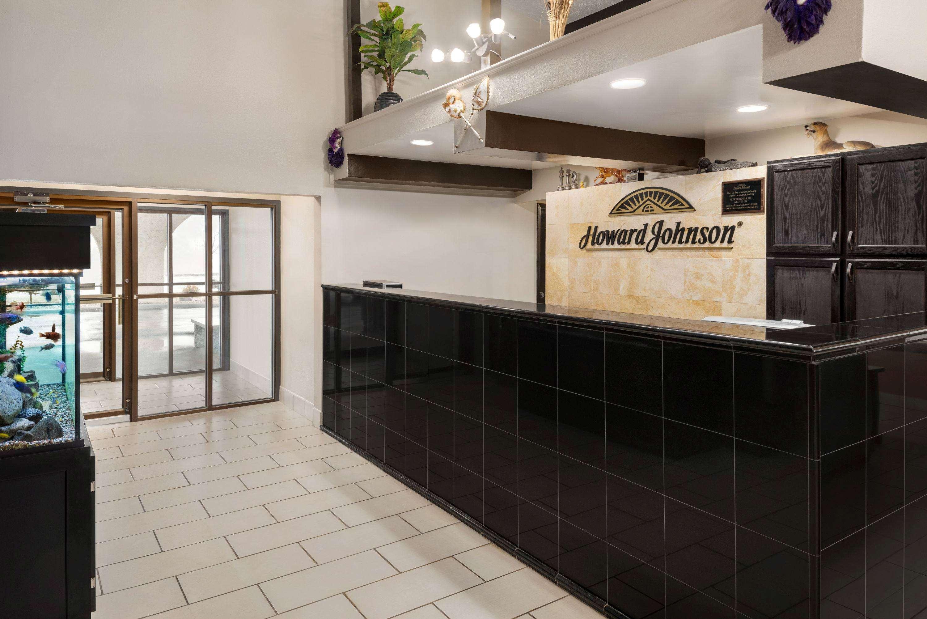 Howard Johnson By Wyndham Appleton Exterior photo